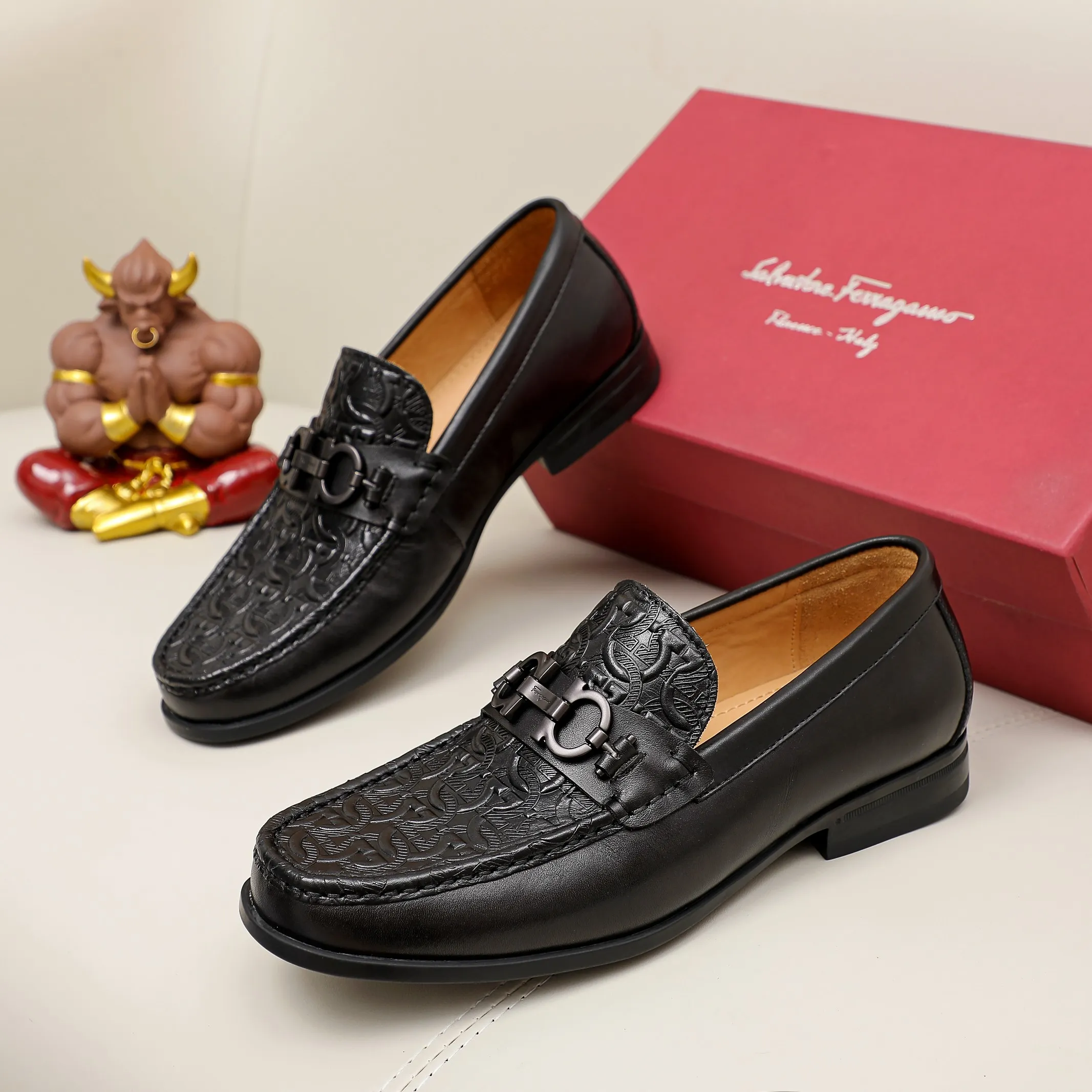 Men's clothing and shoes 💰460 🔥Ferragamo's new men's casual slip-on shoes🇨🇳Official website original 1:1 mold opening, original quality💯Fine workmanship, high-end luxury☘The upper is made of imported Italian first-layer cowhide🌴Luxury🐂leather lining🍓Rubber wear-resistant and non-slip outsole, breathable and comfortable to wear🍍The first choice for high-end men, black, size 38-45